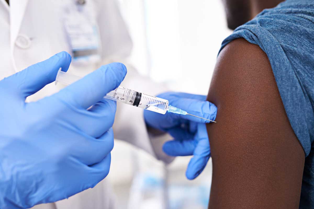 COVID-19, les premiers essais de vaccinations commencent en Afrique