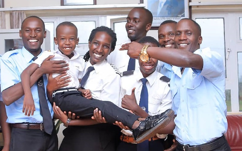 Captain Graham Shema, un pilote ougandais âgé de 7 ans qui fait sensation
