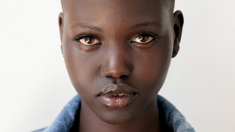 Adut Akech, du camp de réfugiés au Kenya à l’icône de la mode et du militantisme