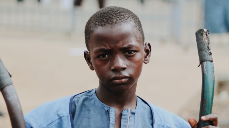 Côte d’Ivoire : Des enfants exploités dans les champs de cacao attaquent les multinationales du secteur