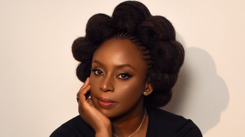 Connaissez-vous l’auteure Chimamanda Ngozi Adichie la Nigériane qui sublime les récits africains  ?