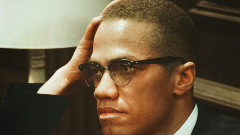 Connaissez-vous Malcolm X, leader charismatique engagé pour la liberté ?